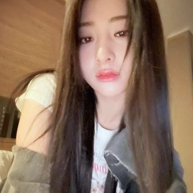 yunjin pics tweet media