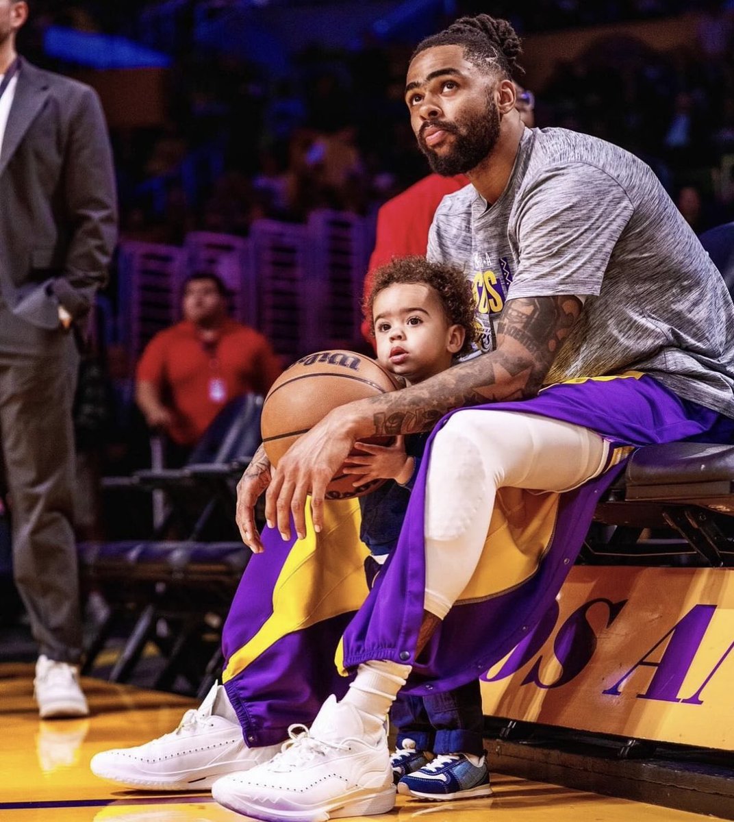 LakeShowYo's tweet image. RT if you want D’Angelo to return next season