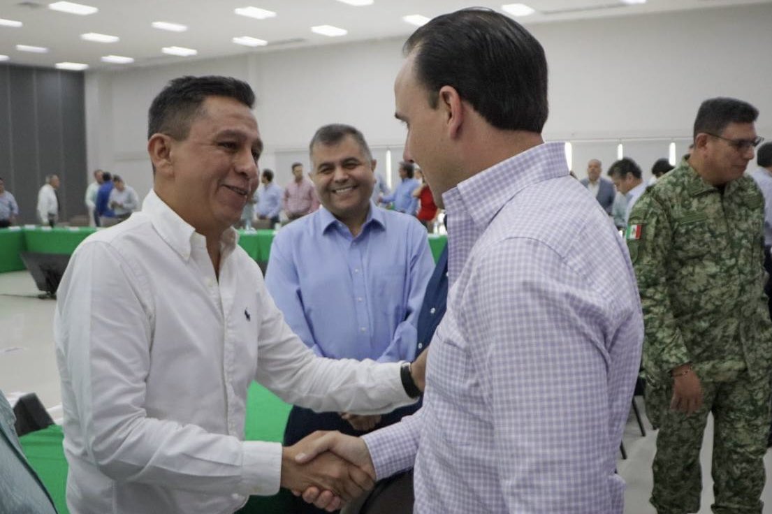charro_rl's tweet photo. Presente en la reunión del Consejo de Seguridad y Desarrollo Regional #CONSEDE Laguna, encabezado por el Gobernador @manolojim, donde se le da seguimiento a los diferentes proyectos y programas de obras, desarrollo económico y seguridad para la región. https://t.co/fMX9T04s8z