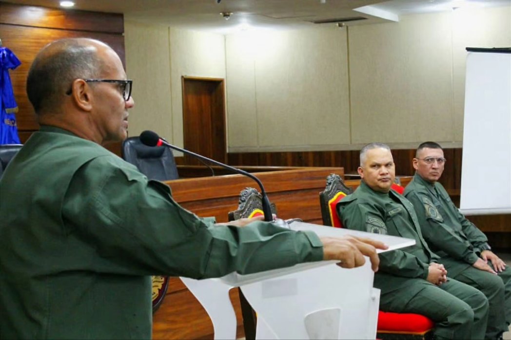 arparrayarza's tweet photo. #11Jun || Presentamos comisión de auditores de la #CONGEFANB que realizará el Exámen de la Cuenta en la sede del Circuito Judicial Penal Militar de la #FANB, donde fuimos recibidos por el Magistrado y Presidente de la Corte Marcial, MG. Jesús Emilio Vásquez Quintero. https://t.co/voNoSfaSKh
