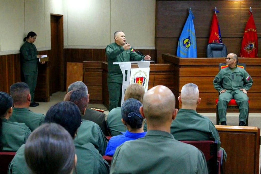 arparrayarza's tweet photo. #11Jun || Presentamos comisión de auditores de la #CONGEFANB que realizará el Exámen de la Cuenta en la sede del Circuito Judicial Penal Militar de la #FANB, donde fuimos recibidos por el Magistrado y Presidente de la Corte Marcial, MG. Jesús Emilio Vásquez Quintero. https://t.co/voNoSfaSKh