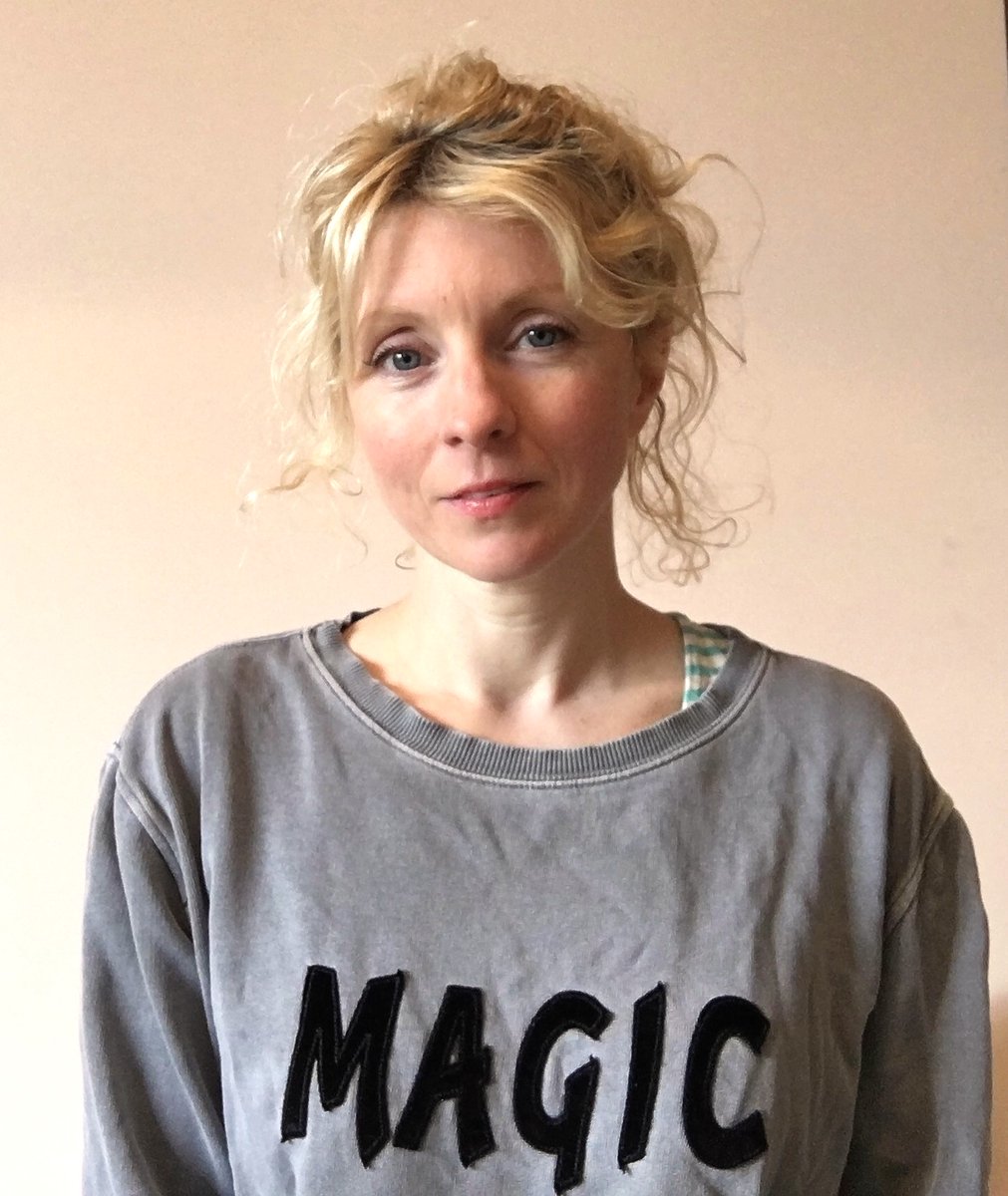 WritingRoomOrg's tweet photo. 🙌🙌We can't wait for next Thurs 20 June when @MissLizBerry is coming to Writing Room to host the latest in our Take A Moment series of lunchtime workshops on Zoom: Liz will guide us through a special Moment Of Darkness. Join us! ✏️✏️✏️✏️
#WritingWorkshops #WritingPromps #Writers https://t.co/iVFgMXv7YO