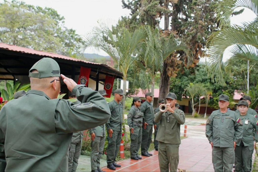 arparrayarza's tweet photo. #11Jun || Abordamos el Centro de Recepción, Clasificación y Control de Suministros y Bienes Públicos del @somos_ejercito (CERECOSE), presentando comisión auditora para el inicio del Exámen de la Cuenta, siendo recibidos por el Jefe de la unidad, el Cnel. Orlando Bonilla Escalona. https://t.co/5dNLeoJex5