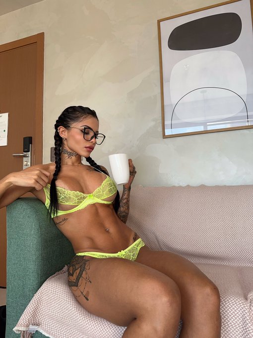 I don&rsquo;t know what&rsquo;s hotter, the tea or me.  Check the comments to see what&rsquo;s hotter&hellip; https://t.co/Cb