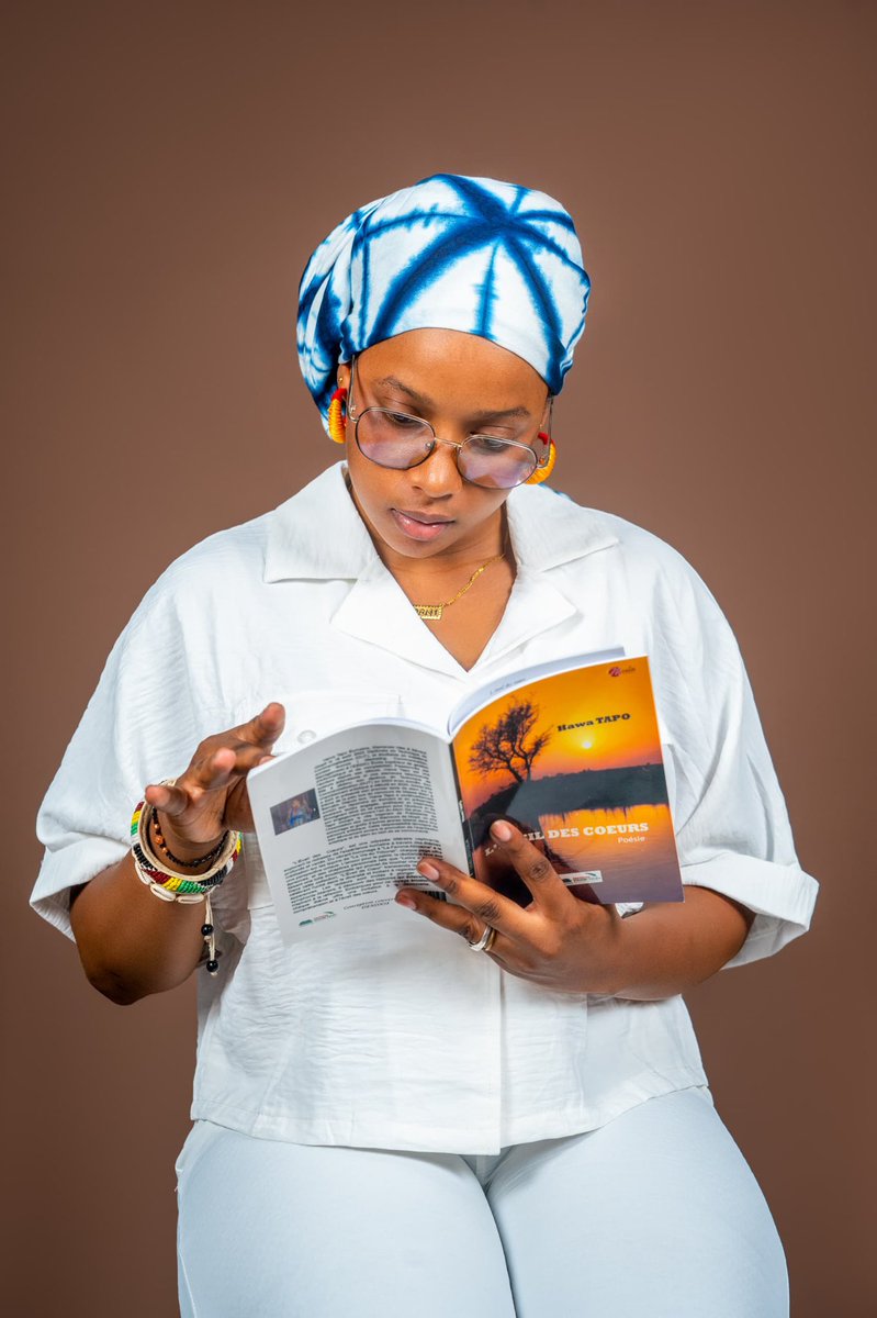 HawaTapo's tweet photo. Explorez l'éternité de la poésie à travers les mots intemporels de Hawa Tapo, offrant un refuge pour l'âme et un écho pour le cœur.📚 💡

🗓🕰Rendez-vous le 1️⃣3️⃣ juin 2024 à 1️⃣5️⃣h.
📍 Alliance Franco-malienne de Mopti

#LecturePoétique #Inspiration 
#ÉveilDesCœurs https://t.co/mXjiPsgdz8