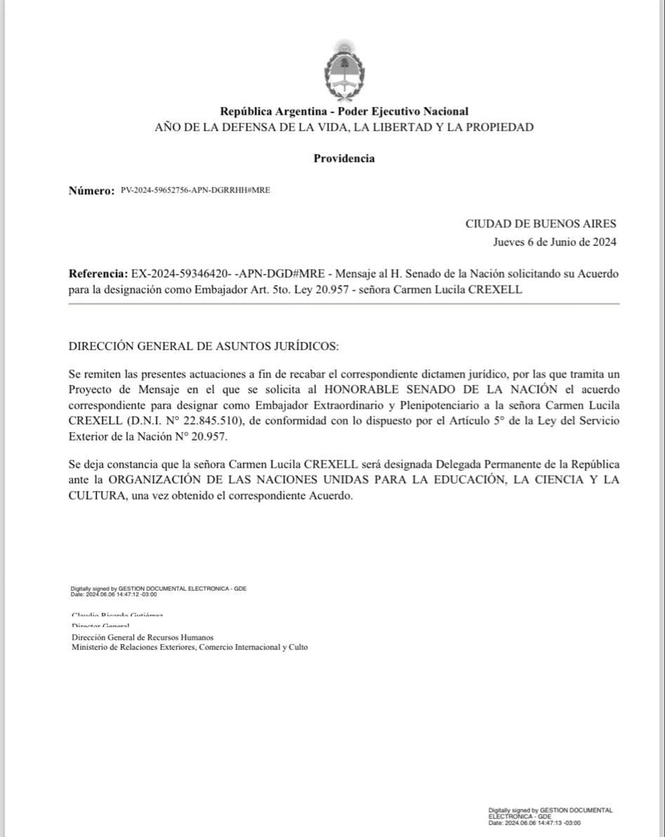 Art 256 CP: será reprimido con recl o prisión de 1 a 6 años e inhabilitac especial perpetua, el func público que x sí o x persona interpuesta, recibiere dinero o cualq otra dádiva o aceptare 1 promesa directa o ind para hacer, retardar o dejar de hacer algo relat a sus funciones.