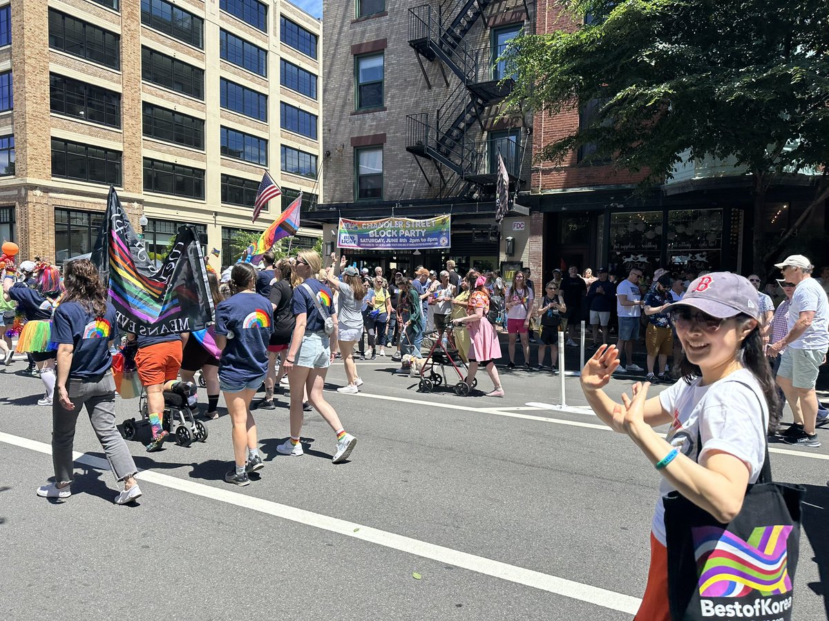 SCDAONews's tweet photo. DA Hayden, SCDAO staff, family, and friends proudly marched in the Boston Pride for the People Parade to celebrate and support the LGBTQ+ community and allies. 🏳️🌈🏳️⚧️
#BP4TP #Pride #PrideMonth #Equality #Inclusion https://t.co/OkQZS6Dijh