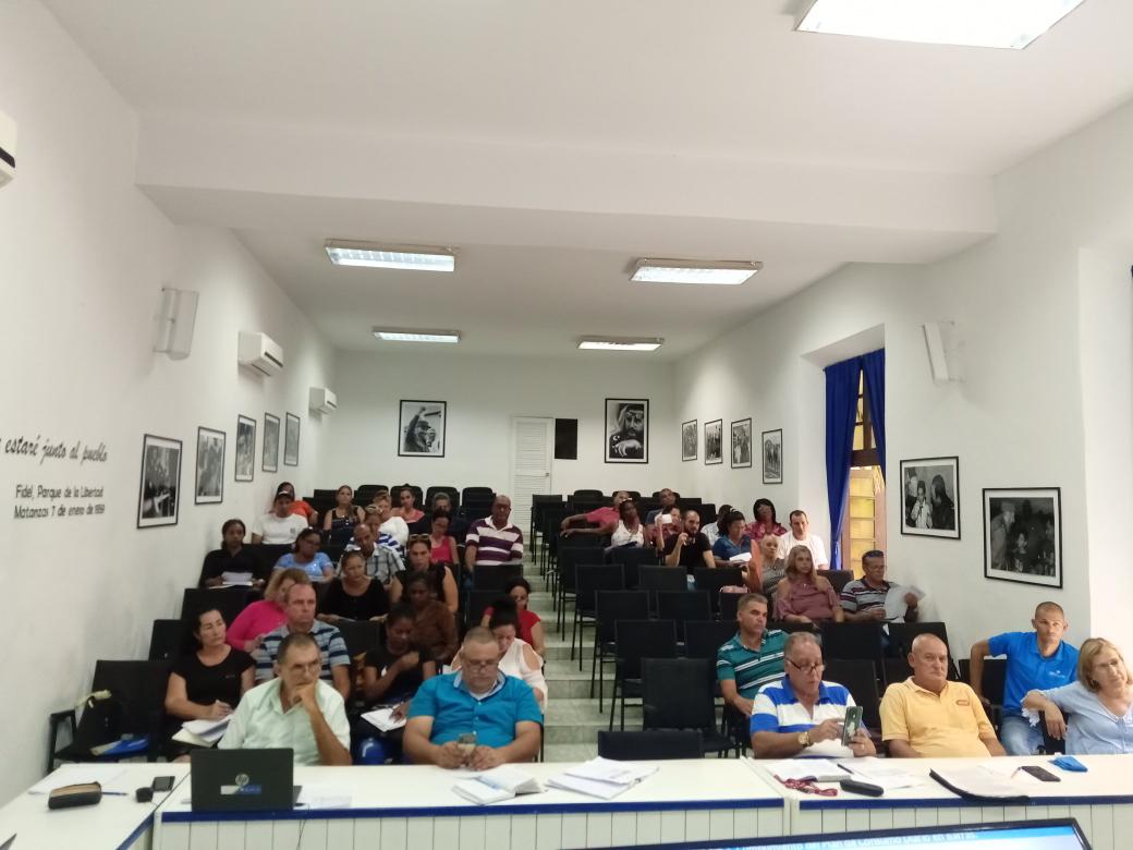 Con los Miembros de los burós municipales del Partido, Viceintendentes y directores de Economía y Planificación de los municipios chequeamos el cumplimento de las medidas para la disminución del consumo eléctrico.
#MatancerosEnVictoria
#MatanzasDeGironAl26