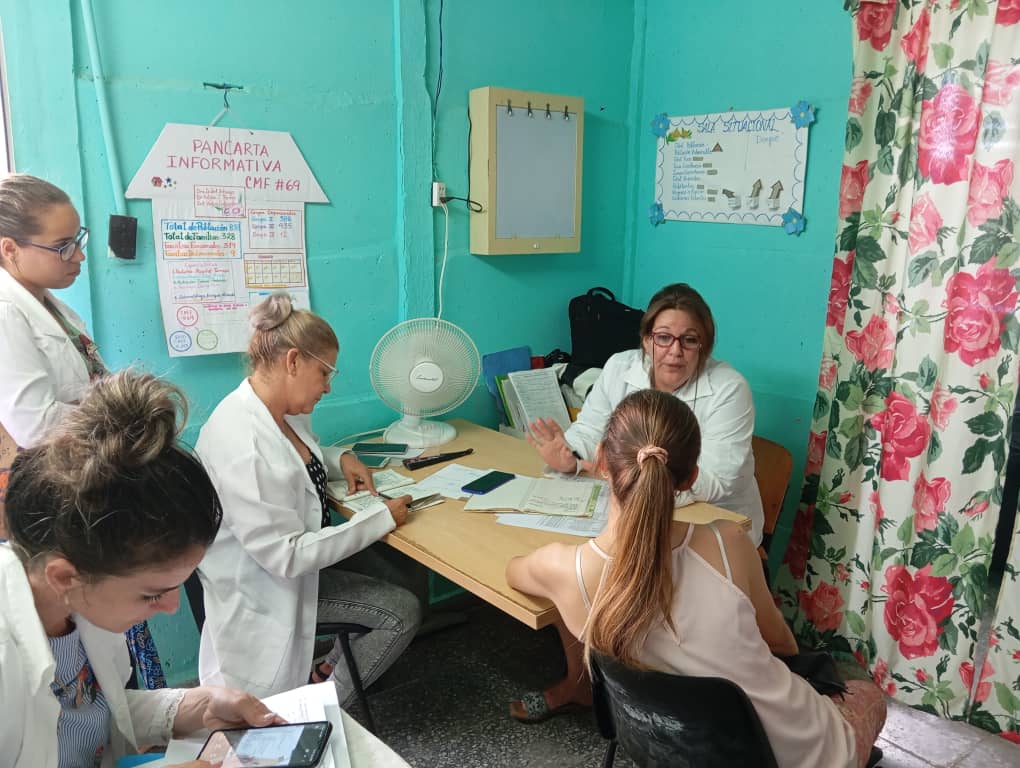 VillarTalia's tweet photo. Evaluación integral de embarazadas GBT Entronque de Herradura en post de la salud materna en el territorio.
#CubaPorLaSalud
#CubaPorLaVida https://t.co/8t0qRbcOH6