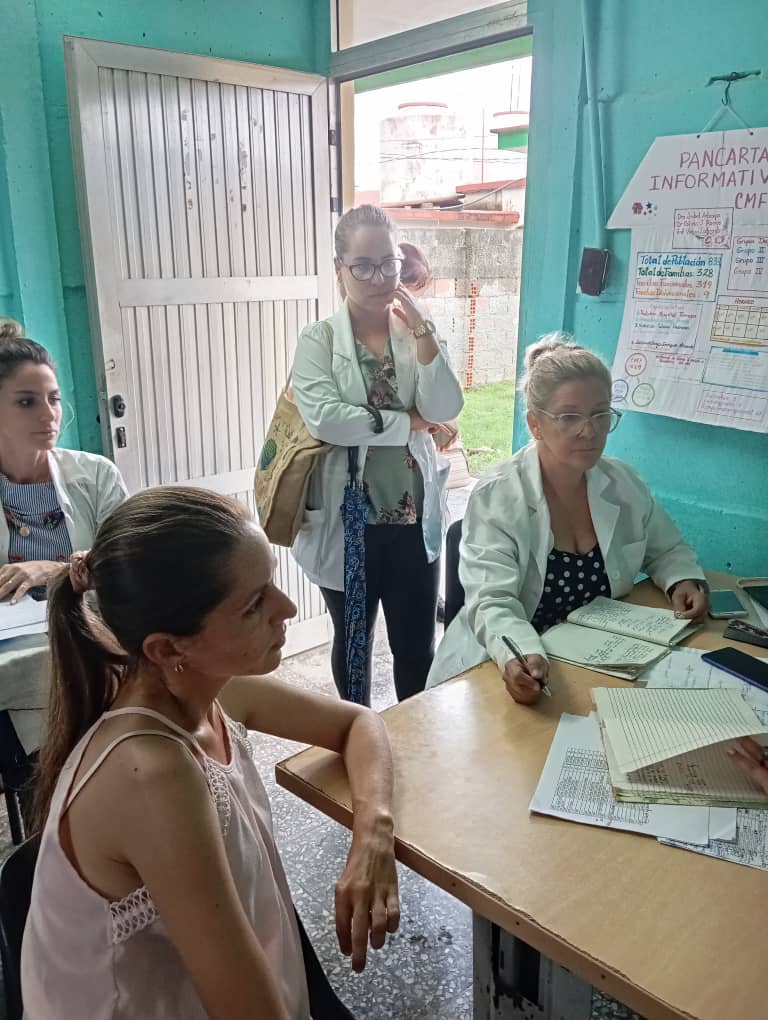 VillarTalia's tweet photo. Evaluación integral de embarazadas GBT Entronque de Herradura en post de la salud materna en el territorio.
#CubaPorLaSalud
#CubaPorLaVida https://t.co/8t0qRbcOH6