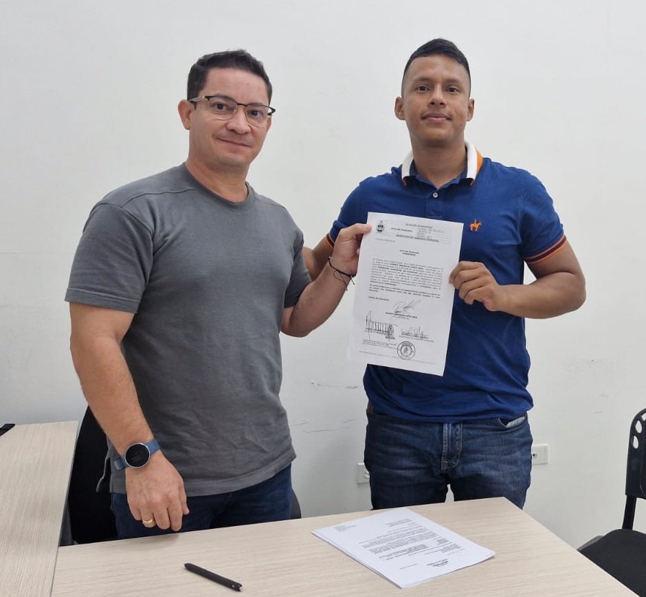 Hoy, el Secretario de Gobierno de la <a href="/monterialcaldia/">Alcaldía de Montería</a> posesionó al nuevo Consejero de Juventud Robert López Sena de la práctica organizativa Ultimate Montería. Le damos la bienvenida a Robert, deseando buen viento en este nuevo rol.