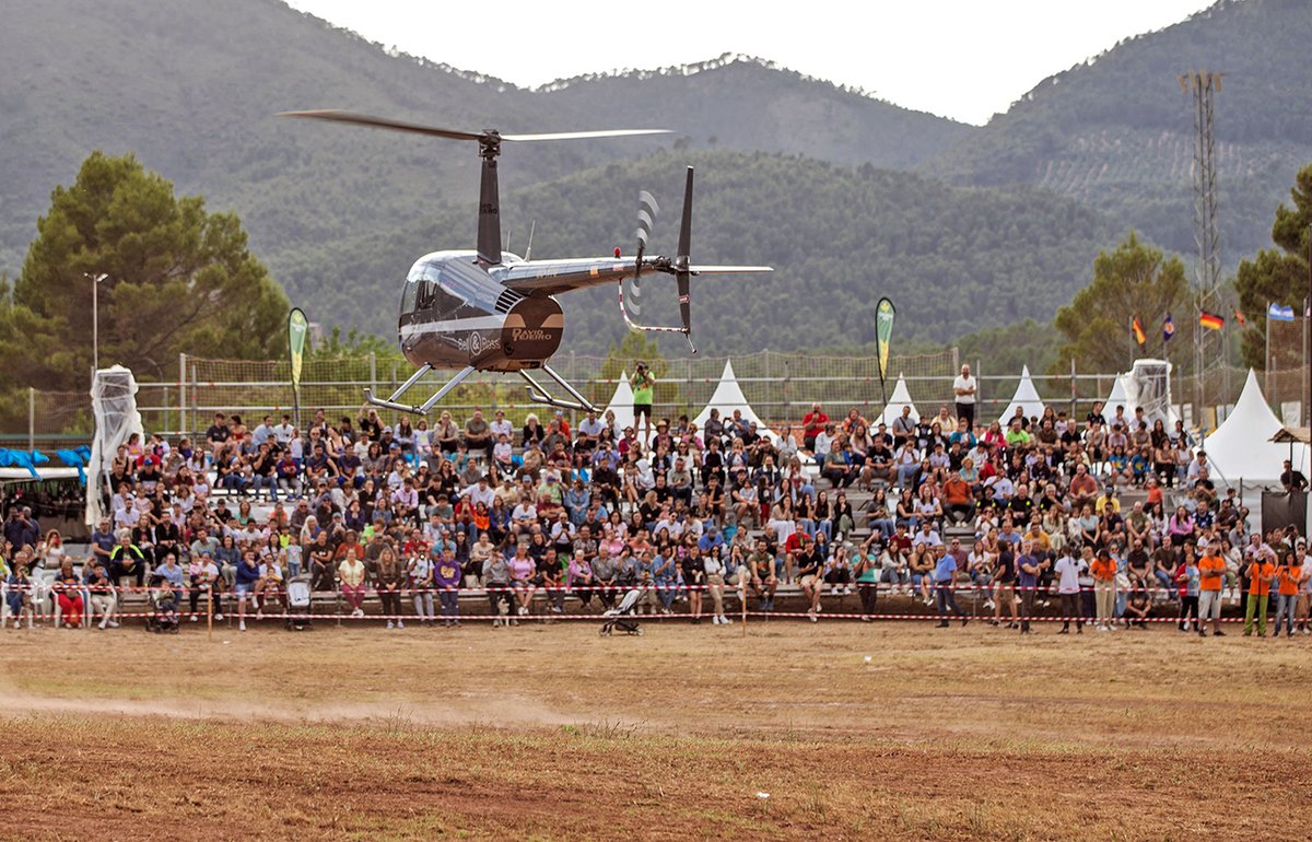 EL <a href="/fiaelyelmo/">FIA el Yelmo</a> deja 700.000 € en la comarca || El FIA 2024 ha reunido a medio millar de pilotos nacionales e internacionales y a unas 22.000 personas.. +info: noticiasdejaen.es/index.php/prov…