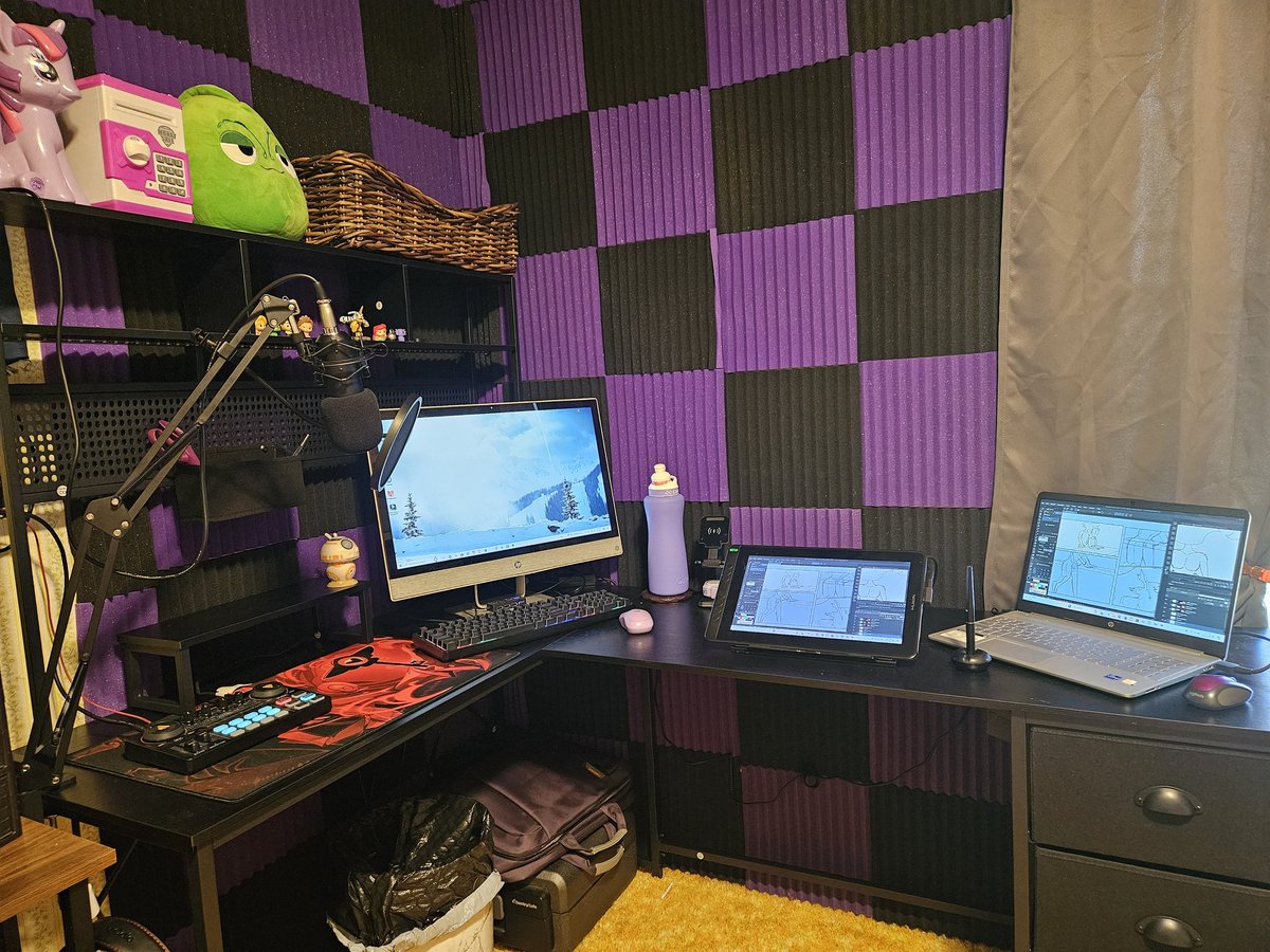 SelinaSong2216's tweet image. Apologies for the lack of posts. Life has been super crazy lately. But now I can finally sit down and get back to work. AT MY BRAND NEW DESK! ##lifeblog #IRL #rosiedoelife