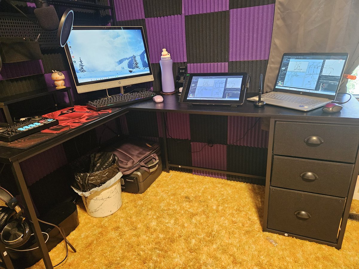 SelinaSong2216's tweet image. Apologies for the lack of posts. Life has been super crazy lately. But now I can finally sit down and get back to work. AT MY BRAND NEW DESK! ##lifeblog #IRL #rosiedoelife