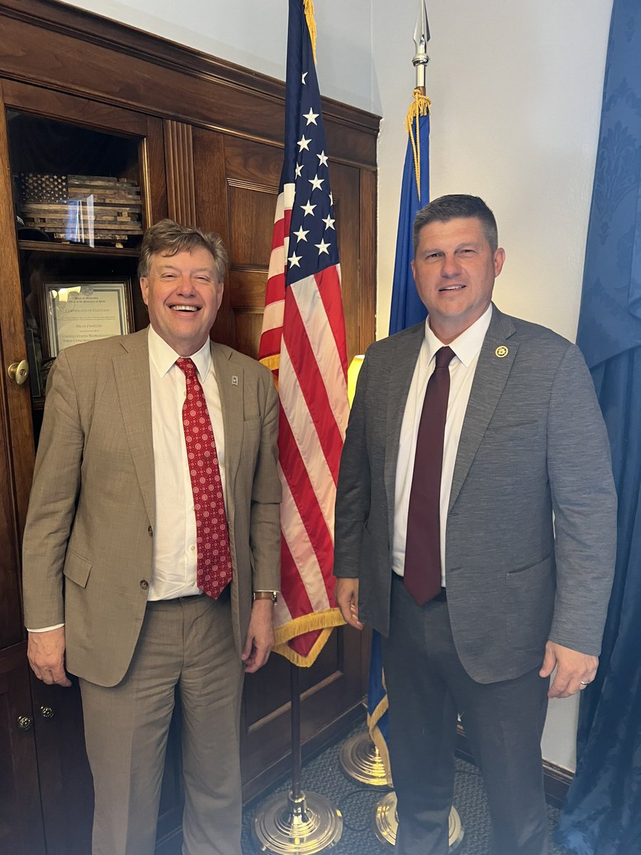 MinnStateEdu's tweet photo. Chancellor Olson had a great meeting with @RepFinstad this afternoon to discuss the importance of higher education affordability and workforce development. Thank you Representative Finstad for supporting Minnesota State. https://t.co/jvpTpoCHPt
