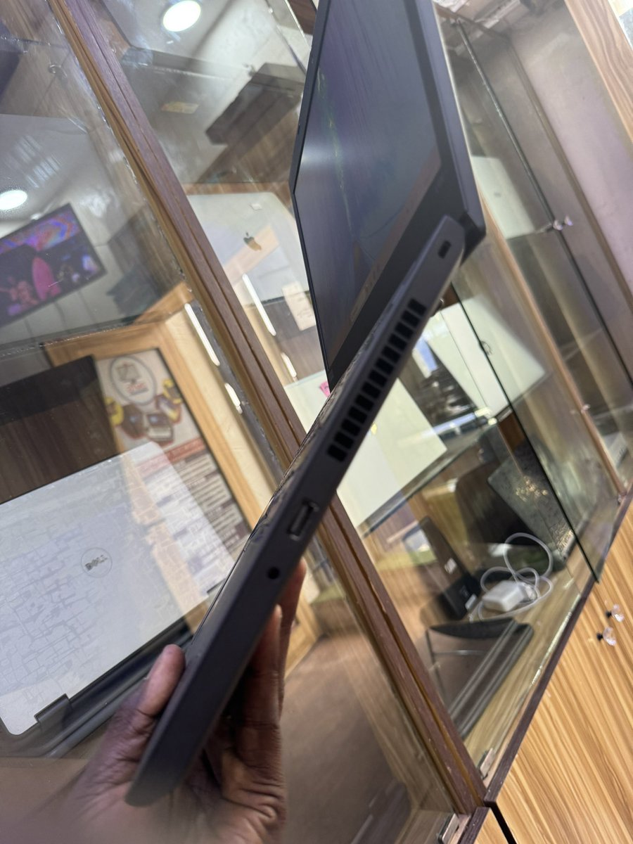 💻  Lenovo Thinkpad L490 🔥Ram16Go /SSD512 Go🔥
Core i5 8eme Génération ✔️ à bon prix 
🔜Visitez notre site web 🌐 dmtg-tech.com

❇️ Intel® Core™ i5-8265U Processor
(4) CORE/(8)Threads 6 M Cache, up to 3.50 GHz⚡
❇️ 16Go de RAM DDR4
❇️  512 Go SSD              
❇️ HD