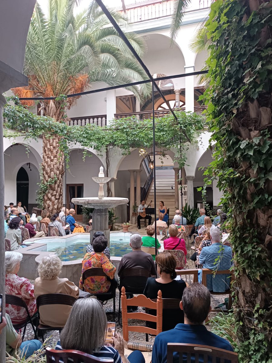 RCSM VictoriaEugenia tweet media