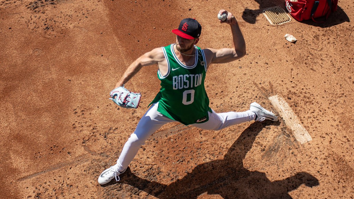 Cardinals's tweet photo. The Lou is behind you, @jaytatum0! 🍀

#ForTheLou https://t.co/2t0X3KKTZi
