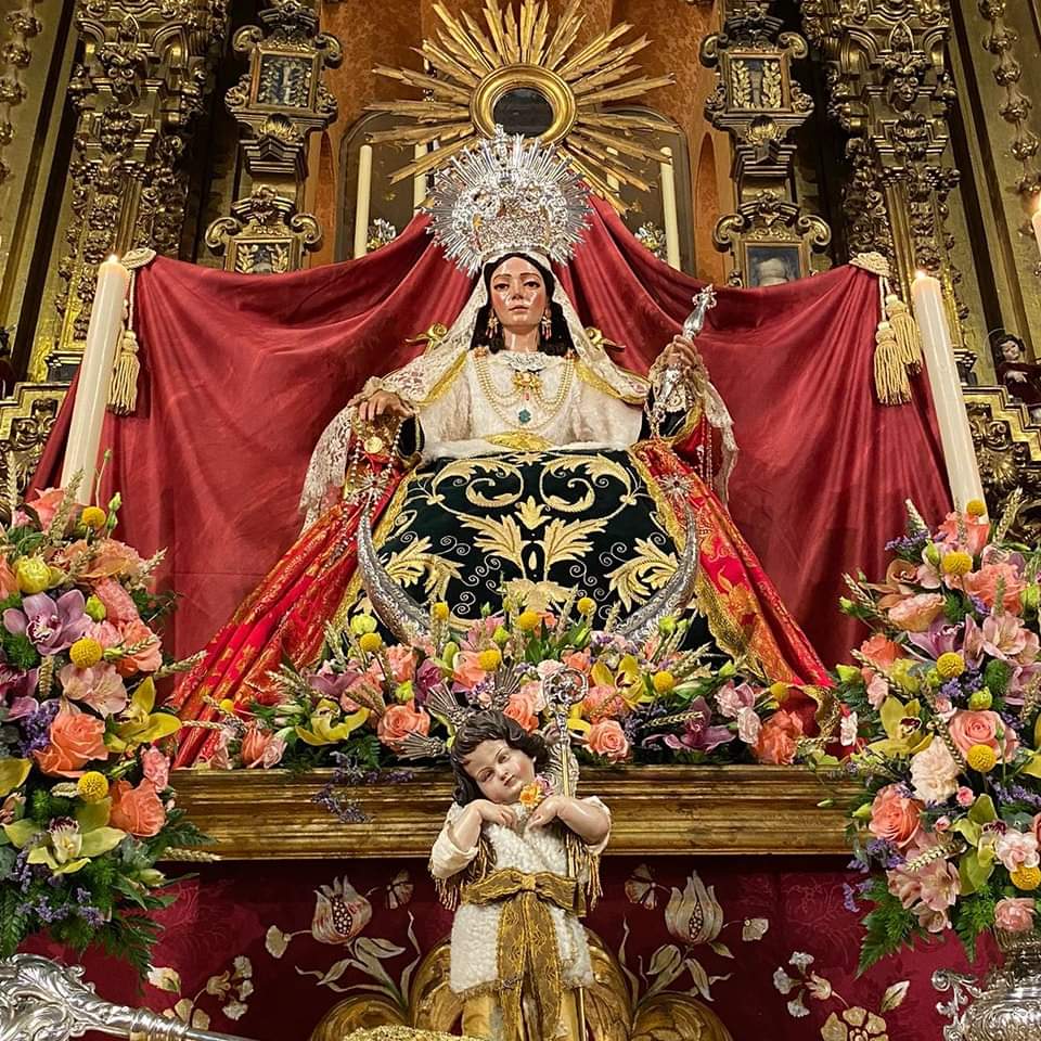 PastoraSDi's tweet photo. #40DÍASDEGLORIA I Así se encuentra en estos instantes la Serenísima Reina de los Ángeles para dar comienzo al triduo en su honor. Estamos muy orgullosos de nuestro altar para conmemorar este 15 aniversario donde la Divina Pastora se presenta vestida de Reina.
#PastoraSD👒⚜️ https://t.co/F8NC3yQA1X