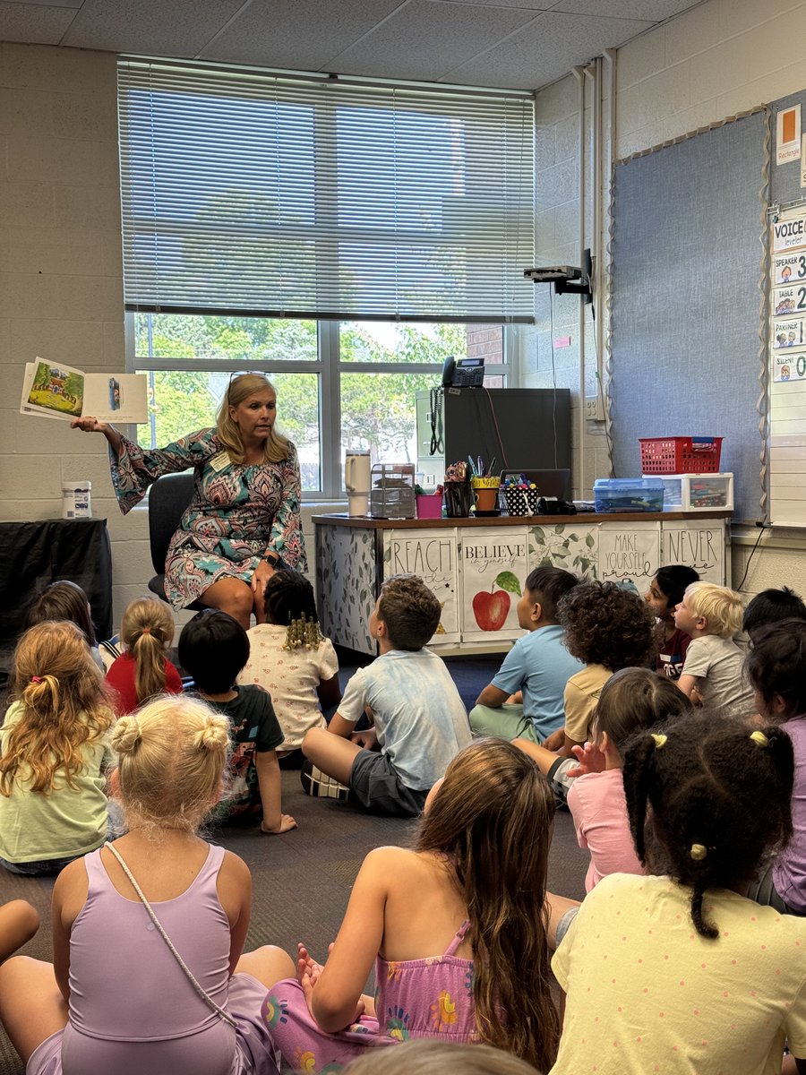 BlevinsElemAP's tweet image. HUGE shout out to @rsdk5math &amp;amp; @rsdk5ela for spending time with us at RSA this week! Your lessons were full of engagement, learning, and laughter!