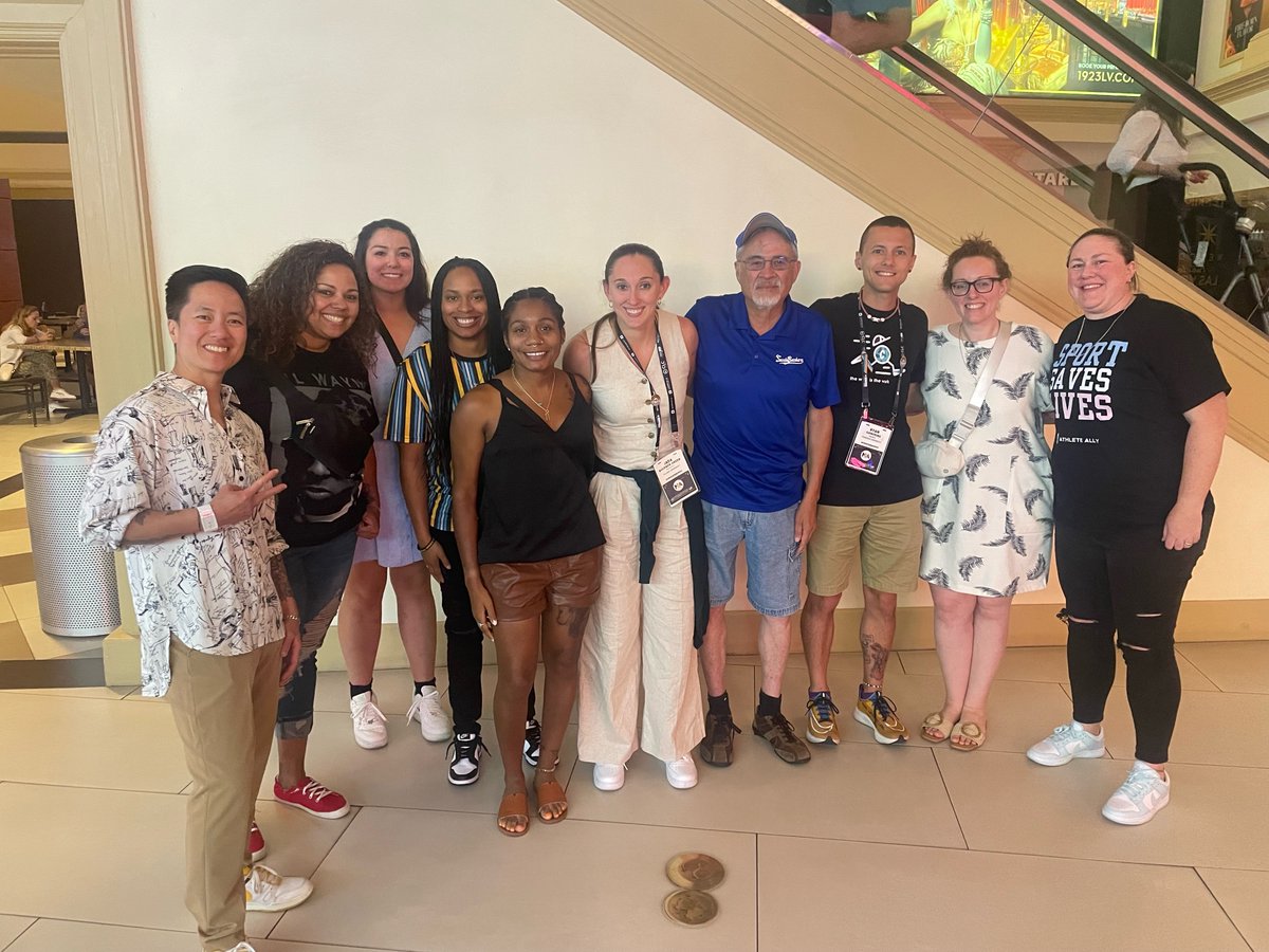 N4A_DEI's tweet image. Not everything that happens in Vegas stays in Vegas 😎🎲!

LGBTQA+ Committee celebrated another successful year during Convention🏳️‍🌈! We left with full hearts, ready to keep making a positive impact! Thank you so much for joining us @TheSportsBraPDX 🫶❤️#WeAreN4A #PlantYourLegacy