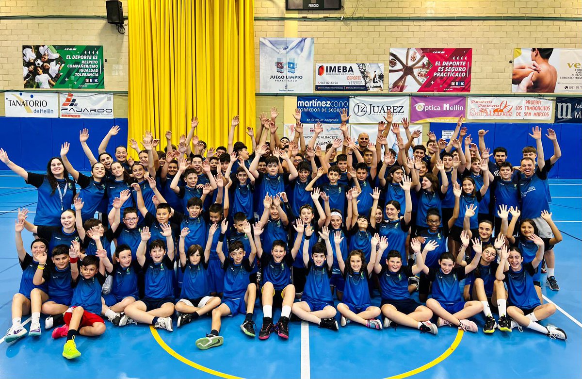ADB_Hellin's tweet photo. 💙CLAUSURA TEMPORADA💙Ponemos fin a una temporada cargada de emociones, experiencias y éxitos.⛹️‍♀️⛹🏻‍♂️
Gracias a todos los que nos ayudáis a seguir en el deporte del baloncesto 
🏀ADB Hellin🏀 https://t.co/uFAnMa7mOk