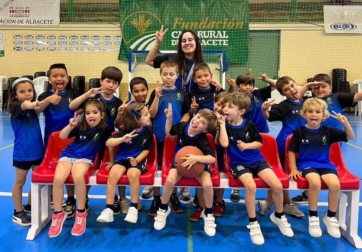 ADB_Hellin's tweet photo. 💙CLAUSURA TEMPORADA💙Ponemos fin a una temporada cargada de emociones, experiencias y éxitos.⛹️‍♀️⛹🏻‍♂️
Gracias a todos los que nos ayudáis a seguir en el deporte del baloncesto 
🏀ADB Hellin🏀 https://t.co/uFAnMa7mOk