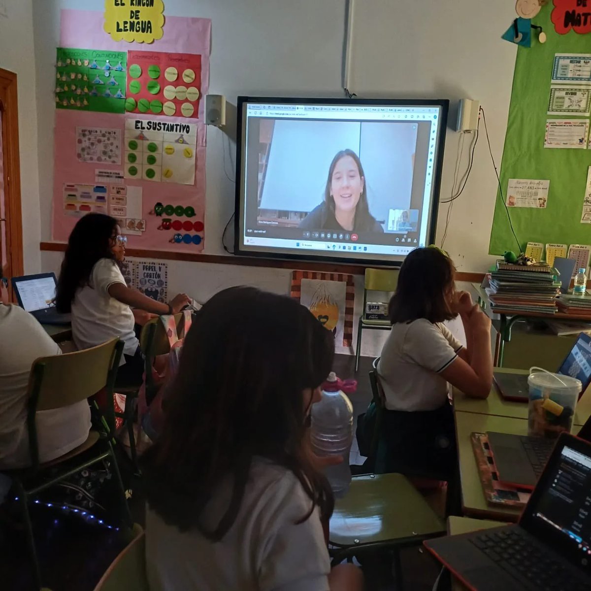 CCsanpascual's tweet photo. Nuestros alumnos de 4°de primaria han tenido una visita virtual muy especial, Elena Rodriguez campeona absoluta de la Región de Murcia ❤️ quién nos ha retado a diferentes partidas y nos ha hecho tener un día muy especial y lleno de ajedrez ♟️♟️ https://t.co/JQQsHHTHpO