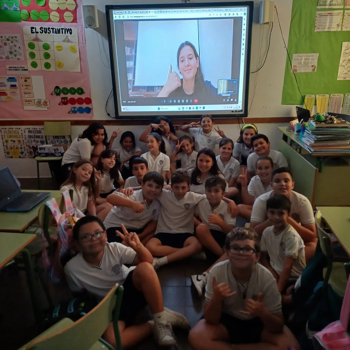 CCsanpascual's tweet photo. Nuestros alumnos de 4°de primaria han tenido una visita virtual muy especial, Elena Rodriguez campeona absoluta de la Región de Murcia ❤️ quién nos ha retado a diferentes partidas y nos ha hecho tener un día muy especial y lleno de ajedrez ♟️♟️ https://t.co/JQQsHHTHpO