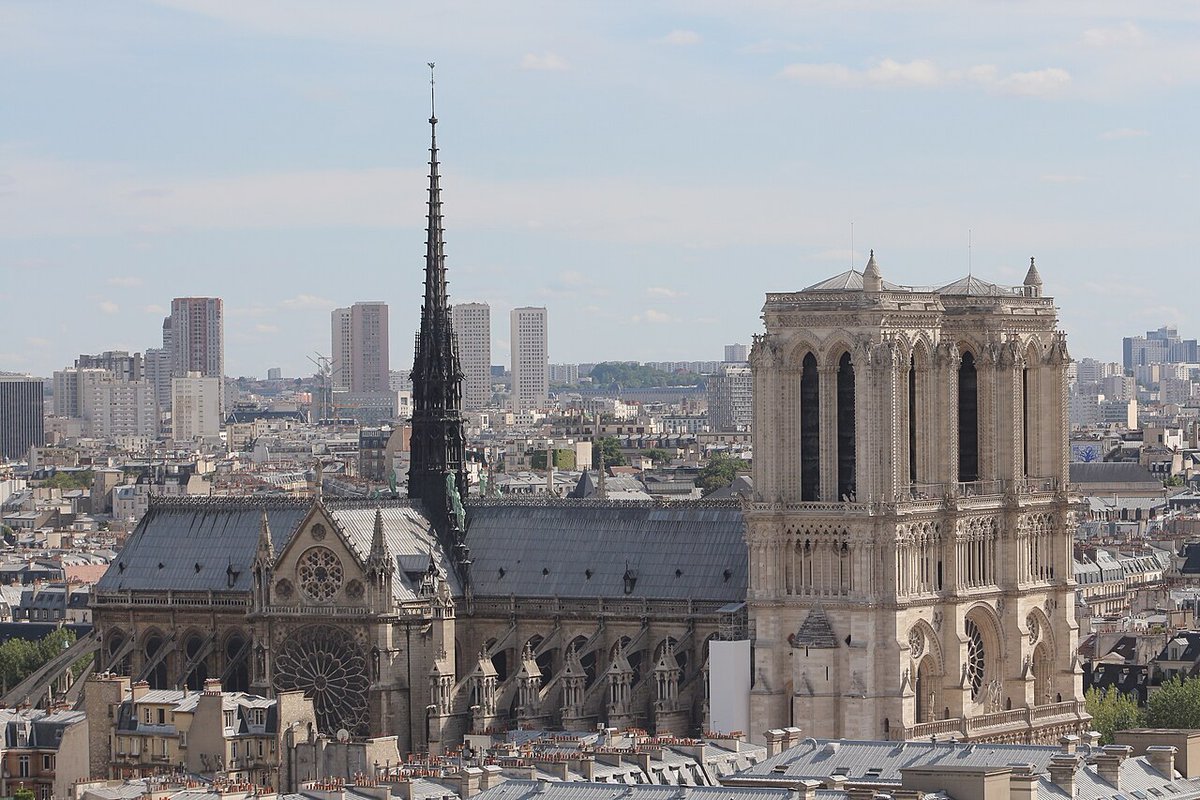 DesGuerreiroJr's tweet photo. A Catedral de Notre-Dame de Paris ou Cathédrale Notre-Dame de Paris ou Catedral de Nossa Senhora de Paris é uma das mais antigas catedrais francesas em estilo gótico. Iniciada sua construção em 1163 é dedicada à Virgem Maria e situa-se na Île de la Cité rodeada pelo Rio Sena. https://t.co/ybrTWiO6hY