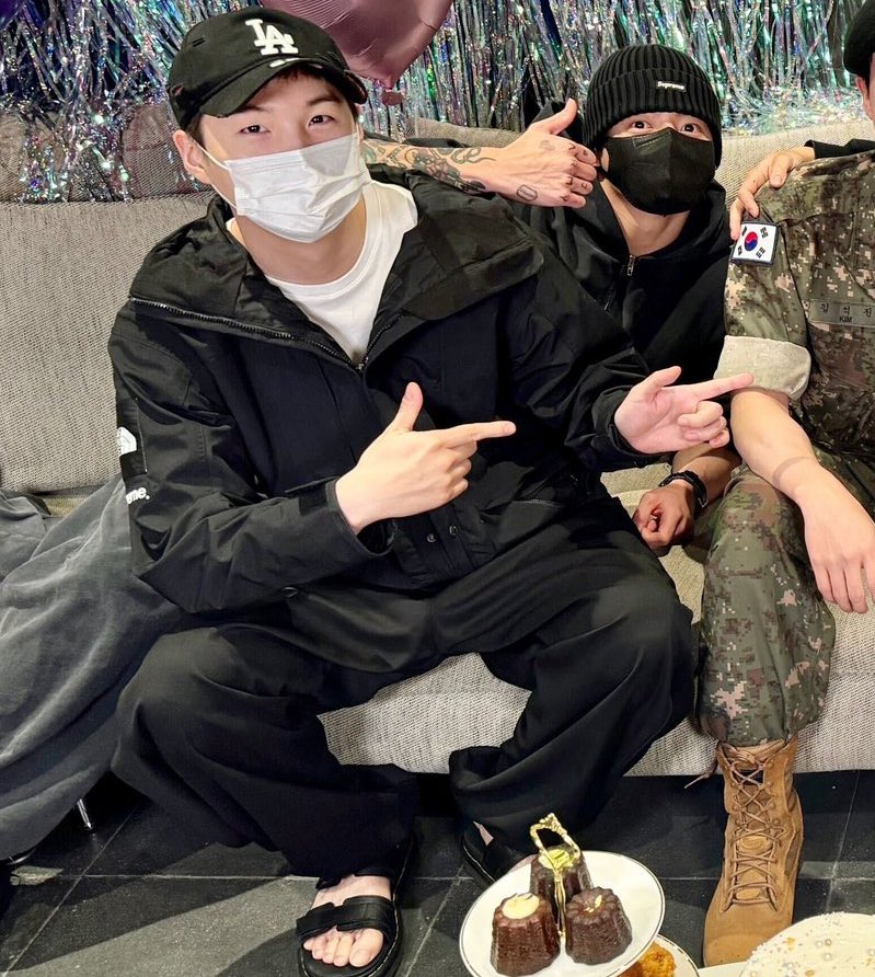 hourIysuga's tweet photo. YOONGI https://t.co/ZdUsybPgDB