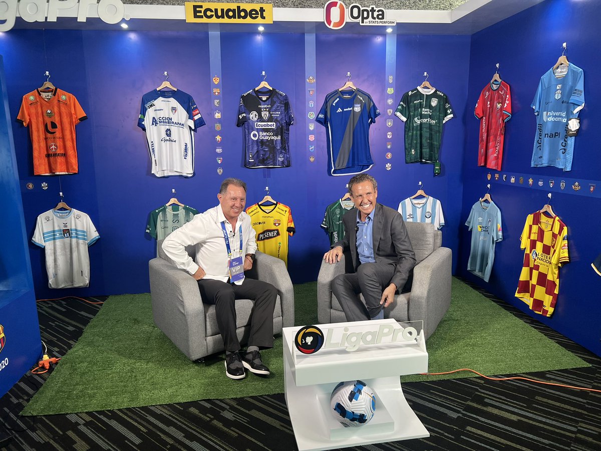 JorgeGarciaL_'s tweet photo. Algo desaparecido anduvimos un par de días. Estuvimos en el #SummitPro organizado por @LigaProEC ⚽️felicitaciones al presidente @miguelloor, lujo de invitados y ponentes. https://t.co/TmUswtBv9u