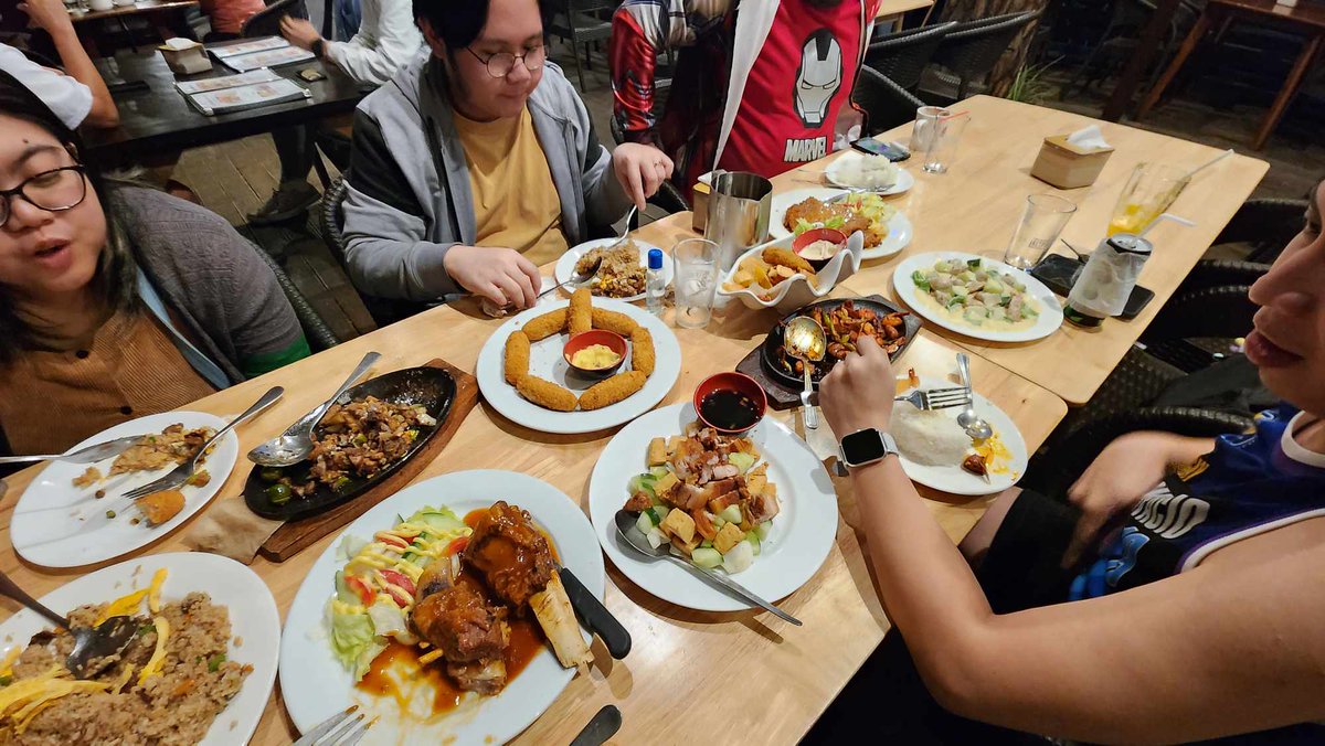 cathdizon_'s tweet photo. nagbaguio talaga kami para kumain🤢 https://t.co/ecTH53EGBI