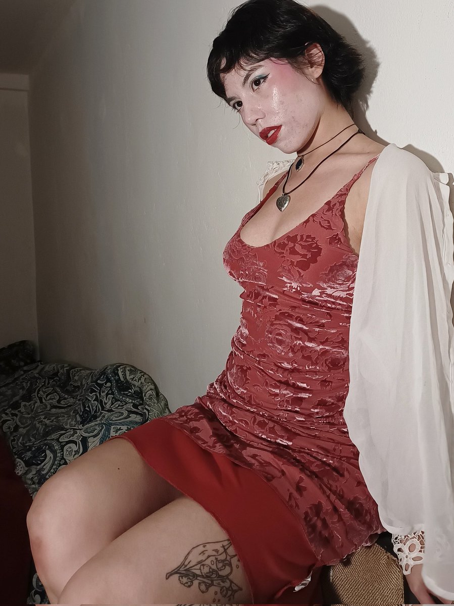 Super Graphic Ultra Modern Girl —⁠☆
Tried to do some Chappel makeup &lt;/33