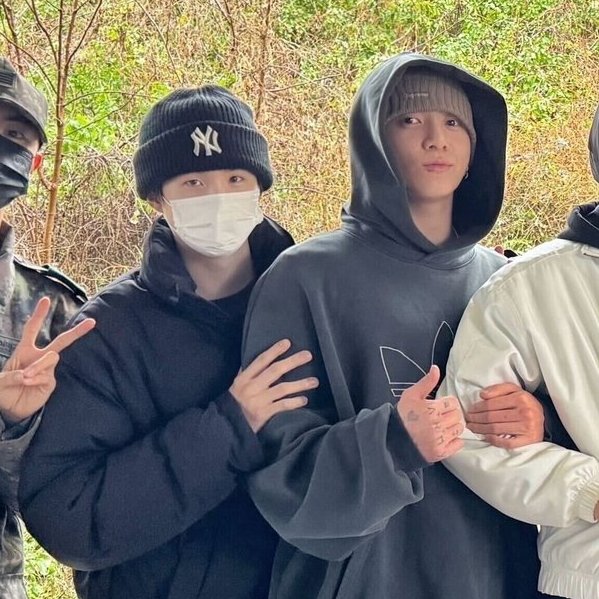jkyoongs's tweet photo. yoonkook we get it we dont want yall to be separated either https://t.co/kkTE9iOUkE