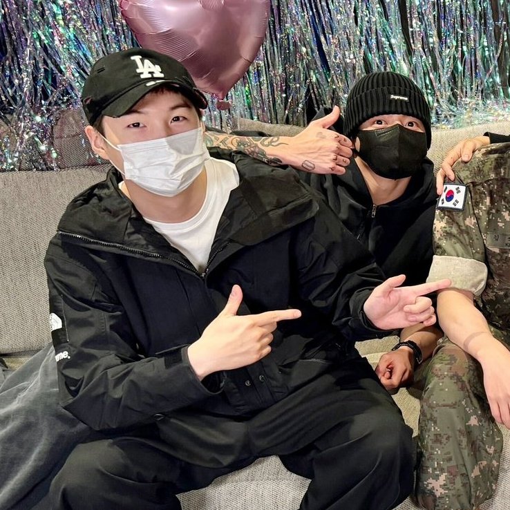 jkyoongs's tweet photo. yoonkook we get it we dont want yall to be separated either https://t.co/kkTE9iOUkE