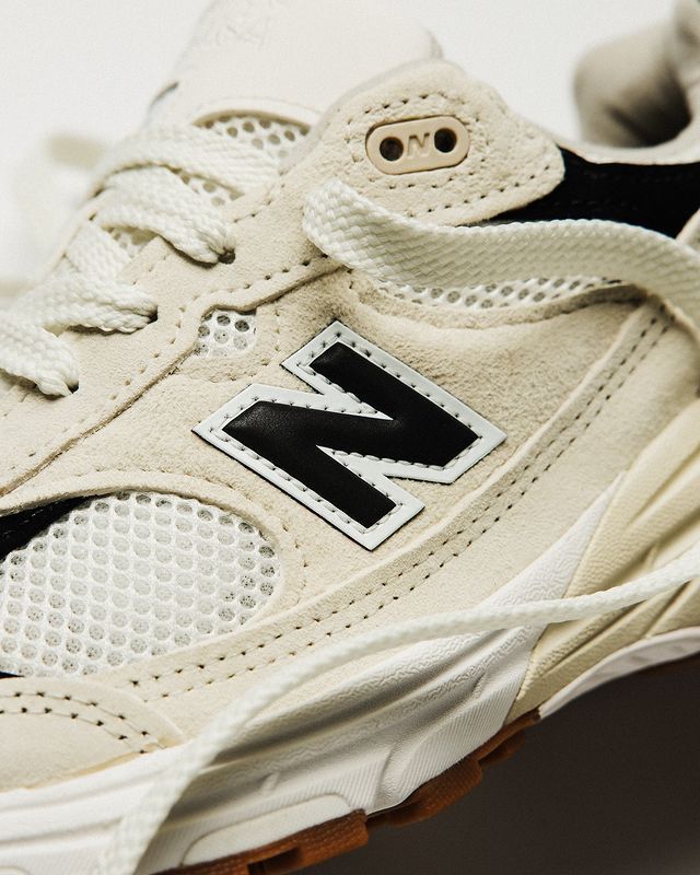 JustFreshKicks's tweet photo. New Balance Made in USA 993 ‘Sea Salt/Black’ 🧂

https://t.co/kX0Af6ueP6 https://t.co/tKz7ciWBBw