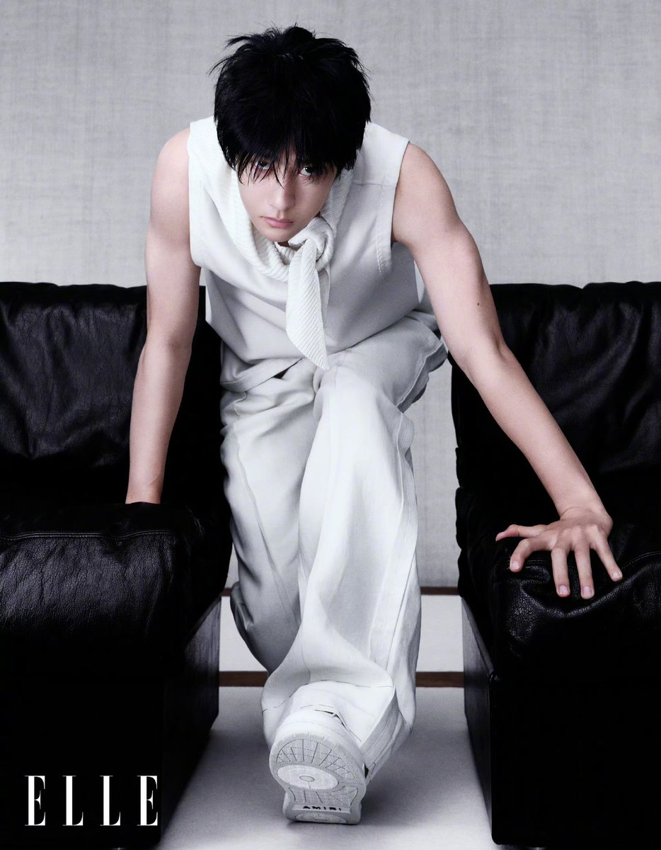 gremlinyibito's tweet photo. ‘wang yibo is insane for this’ and it’s just this shot https://t.co/3tsq5mV65Z