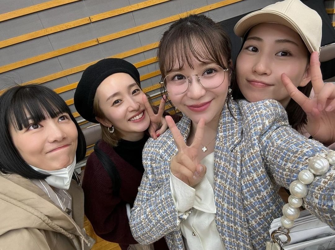 nagekinohina's tweet photo. Atsumina and 2nd gen both posting pics, big day for annoying old gen fans (me) https://t.co/2JKih2Kkr9