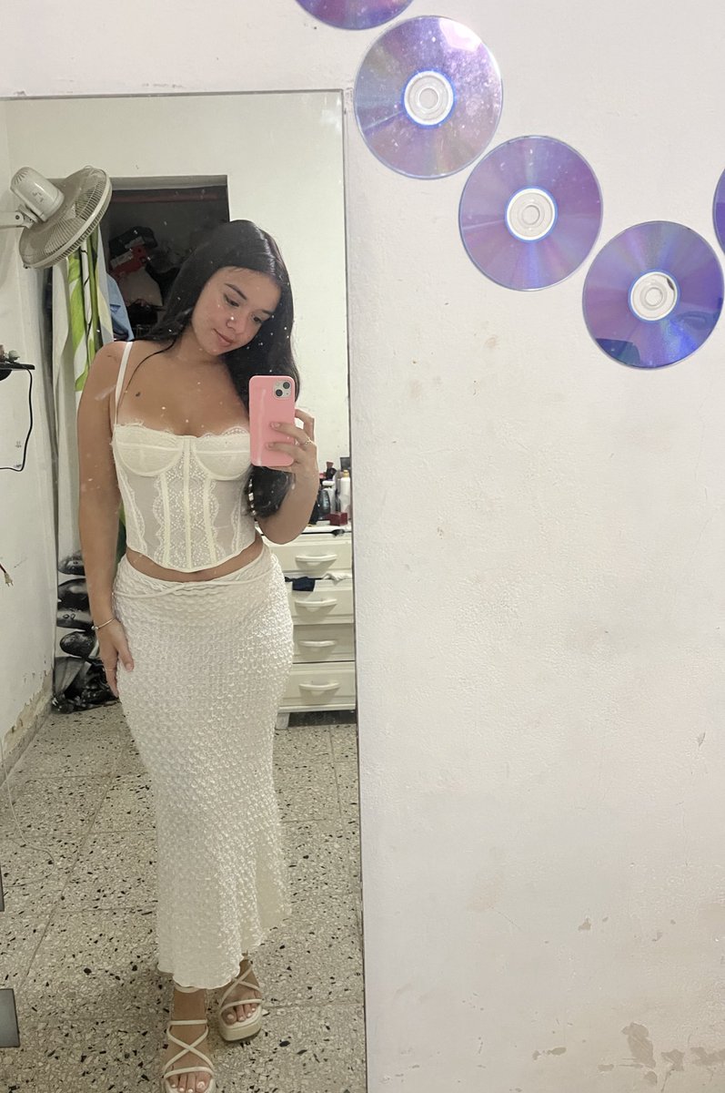 _akacutewaifu's tweet image. devoré o floppié?