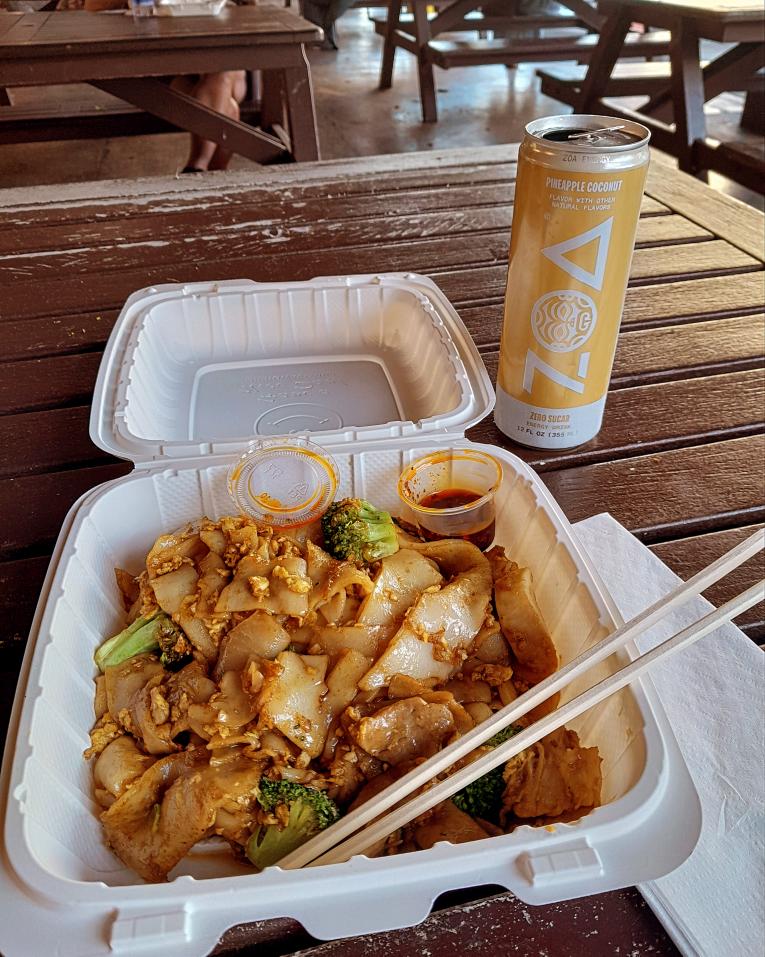 vaporlife94's tweet photo. #tai Noods with broc n chicken ๐ #livemusic twitch 6pm Hawaii ๐ for #toonsday #goodvibes #guitarist #rock #twitchmusic #foodporn #twitchstreamer #twitchtv https://t.co/omdGPetB1t
