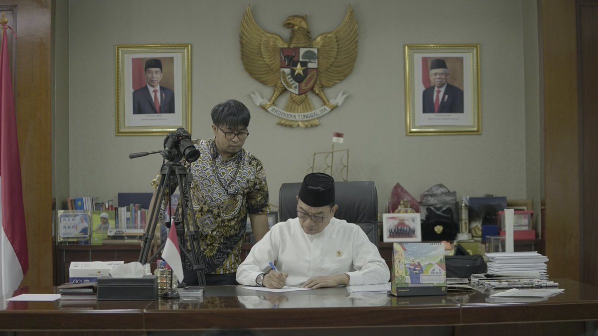 btangguh's tweet photo. This year starting February 2024 I am working in the Presidential staff office as a Tenaga Terampil, learning new things about government, once in my life I have experienced an office in the Indonesian state palace ✌️ https://t.co/Ti5cHJCLEa