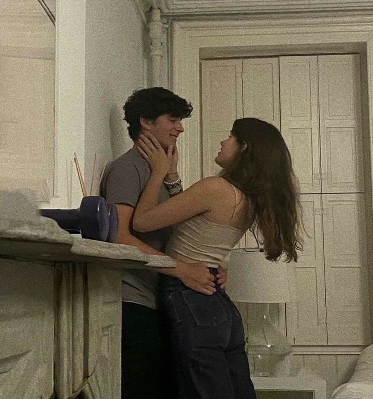 feliz cumpleaños al amor de mi vida, de esta y muchas más❤️‍🩹 Sos la luz que ilumina mis noches de oscuridad y lo que mas feliz me hace junto con nuestros hijos💕

Ojalá pasar el resto de mis dias, meses, años y decadas a tu lado, gracias por tanto y perdón por tan poco💖