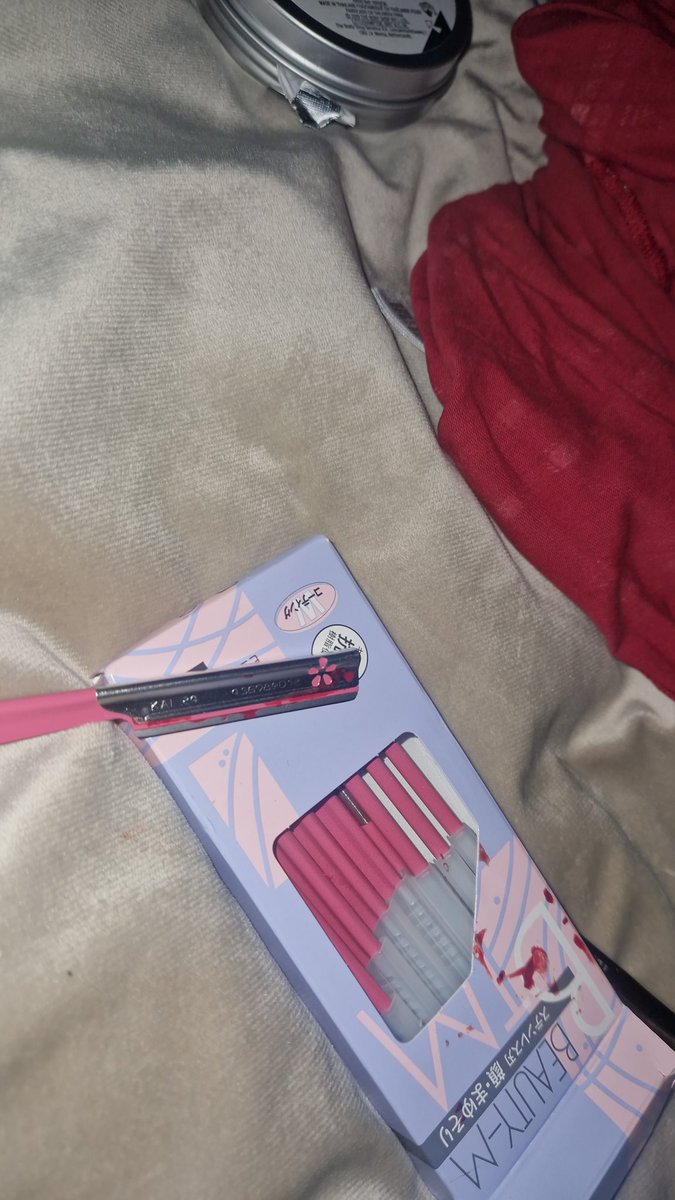 braes75's tweet photo. the self harm tools so inspo call that shit #shinspo https://t.co/JUiWvU8S5V
