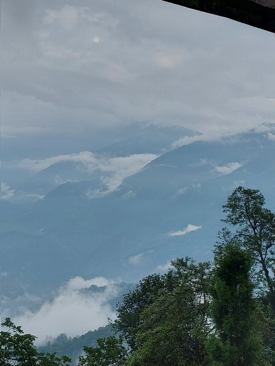 Rajeev_Gupta_'s tweet image. View from Hotel room Yesterday morning in #Pelling Sikkim.
#IncredibleIndia
#Sikkim
