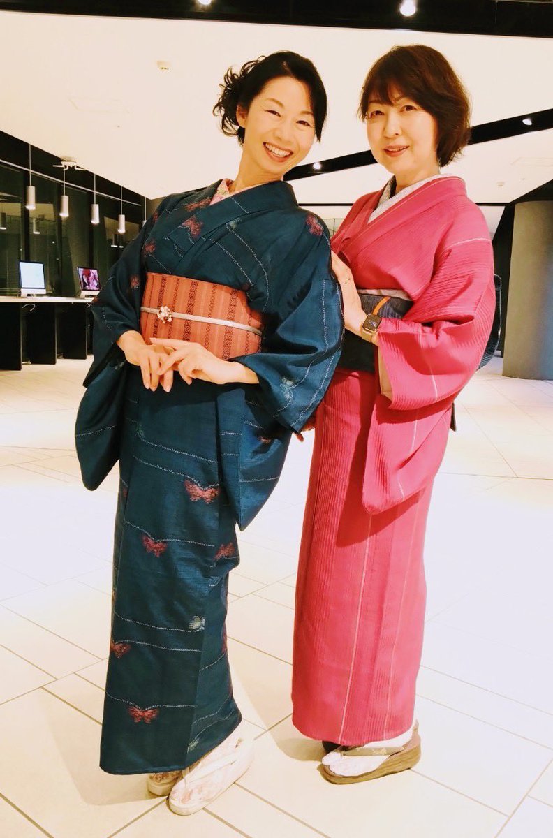 melodymsa's tweet photo. 昨日の名古屋モード学園
授業後のPhoto Time

フラメンコダンサーのやっちゃん
姿勢が素晴らしい✨

シルキー先生と私は
アンティーク着物
鮮やかな発色と
柔らかな着心地がイイんです💓 https://t.co/iHQEM9WAAp