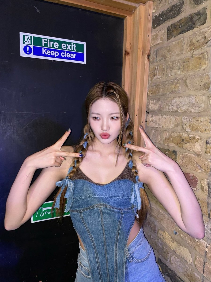 TriBetrue37's tweet photo. Tri•Be Europe tour is over~
Kelly had a lot of fun in Europe and Thanks to all the True for coming in concert and making it amazing!✨
Kelly have made a lot of memories of tour🩵💙
#TRI_BE #트라이베 #True #Kelly
#Tribeeuropetour #Diamondtour https://t.co/qwtIeX8OxK