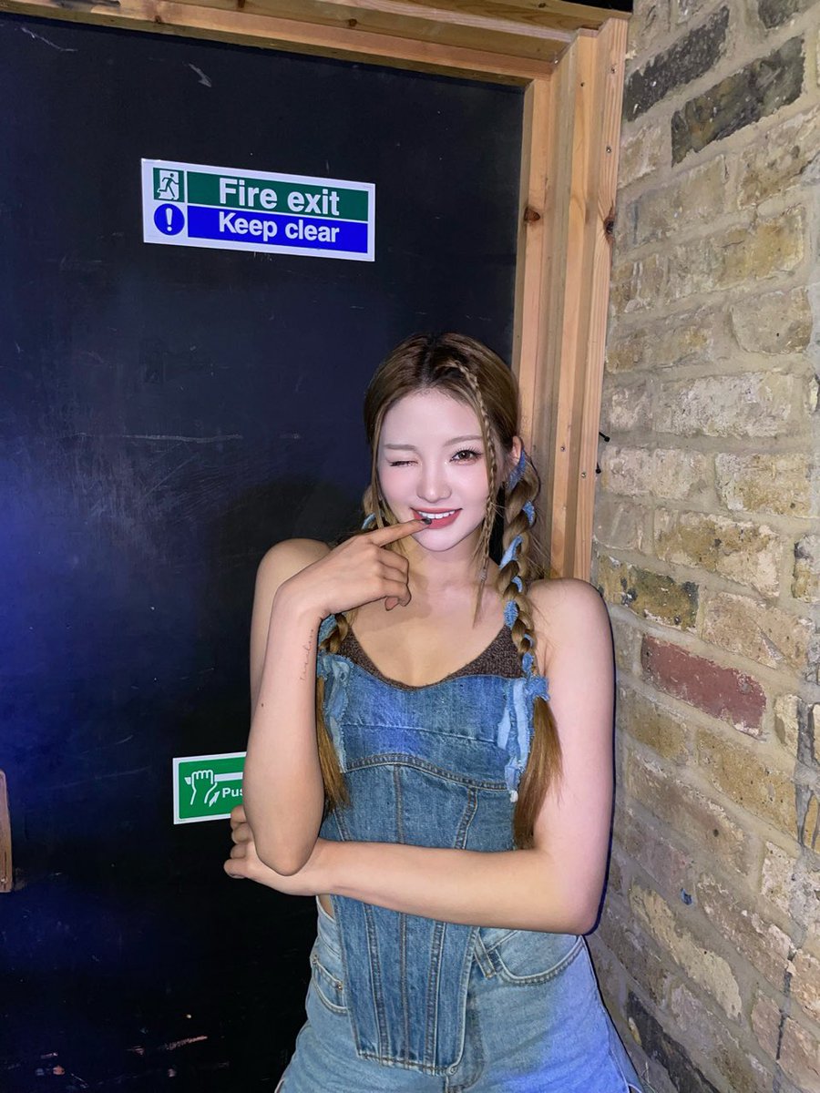 TriBetrue37's tweet photo. Tri•Be Europe tour is over~
Kelly had a lot of fun in Europe and Thanks to all the True for coming in concert and making it amazing!✨
Kelly have made a lot of memories of tour🩵💙
#TRI_BE #트라이베 #True #Kelly
#Tribeeuropetour #Diamondtour https://t.co/qwtIeX8OxK