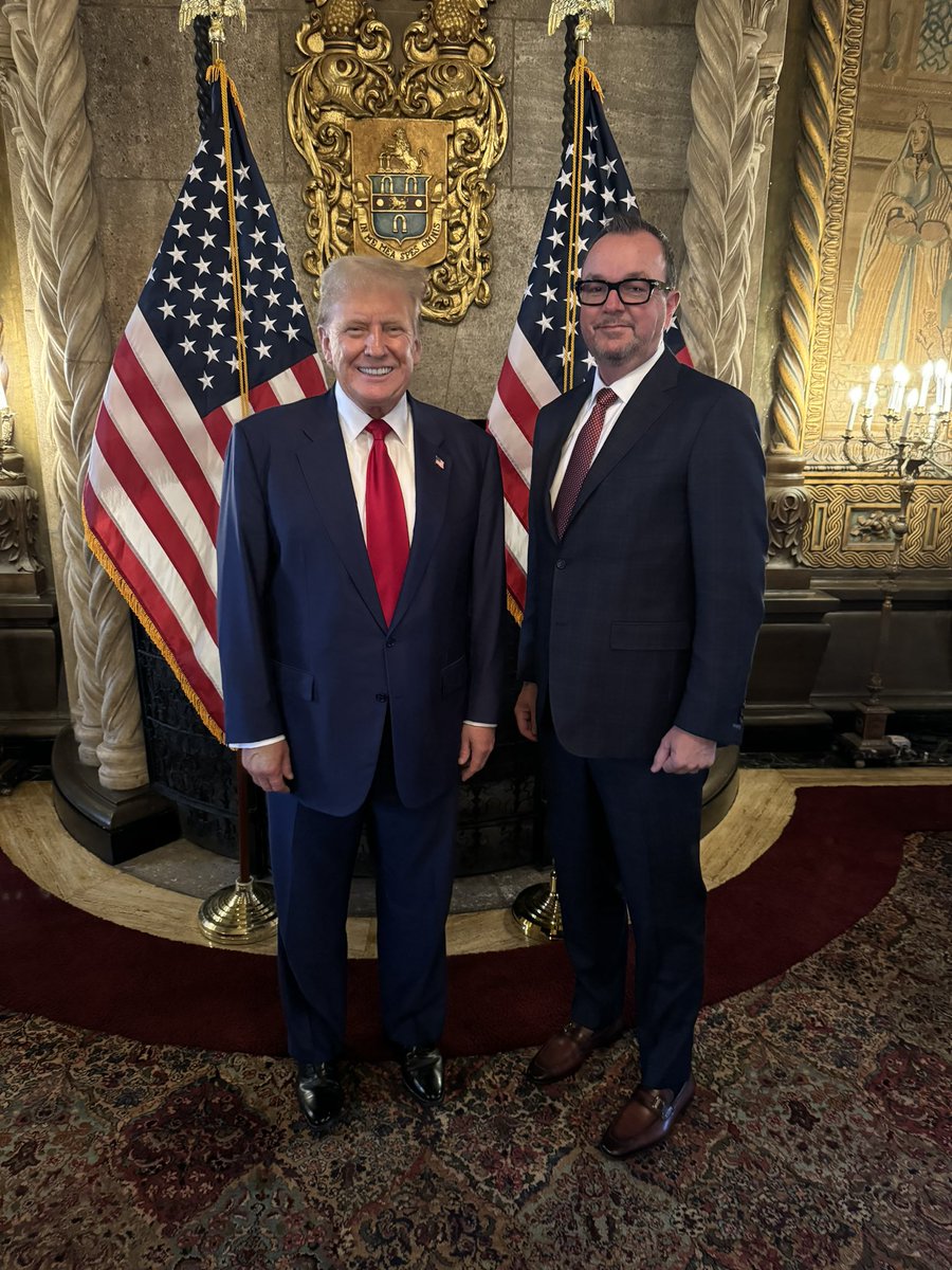 BREAKING NEWS: 🇺🇸U.S. presidential candidate Donald Trump met with #Bitcoin  miners and committed to support mining of #Bitcoin in the U.S.