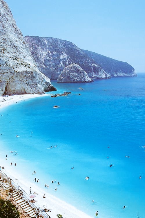 SmileTheni1's tweet image. Δροσερές καλημέρες σε όλους σας αγαπημένοι μου,ας πάρουμε μια βαθιά ανάσα για να αντέξουμε τον καύσωνα και τους 43°C, εγώ λέω να μετακομίσω εδώ ,,,  
τί λέτε;;;😂😂